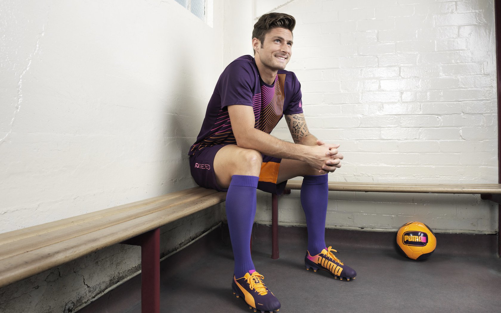 “飘移王者”盛宴：车手们的漂移技巧一览，如何玩漂移车