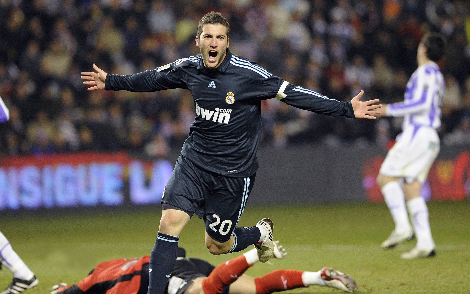 《电竞赛事年度回顾：那些令人难忘的瞬间》，电竞比赛历史