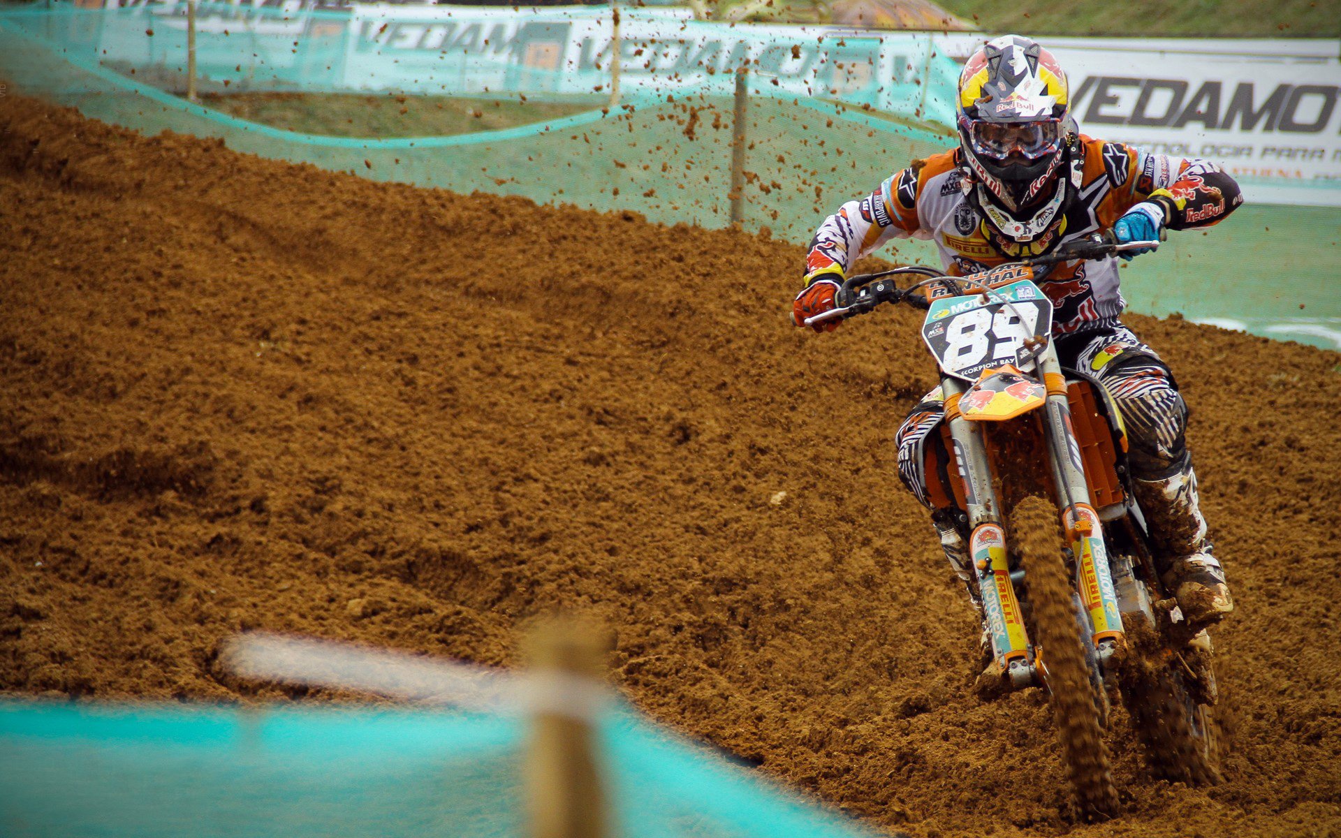 开云权威入口-英超逆境突围：顽强拼搏成就奇迹，英超最大逆转夺冠